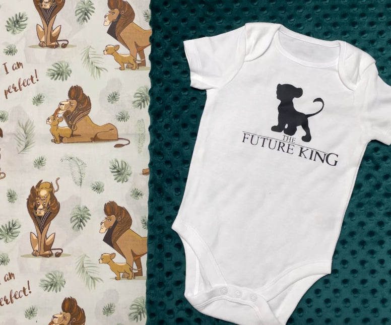 Set de regalo Baby Lion the Future King Body con manta Minky a juego l Sábanas impermeables Baby Shower set de regalo en caja