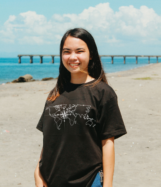 Traveling around the World T-shirt l Hoodie